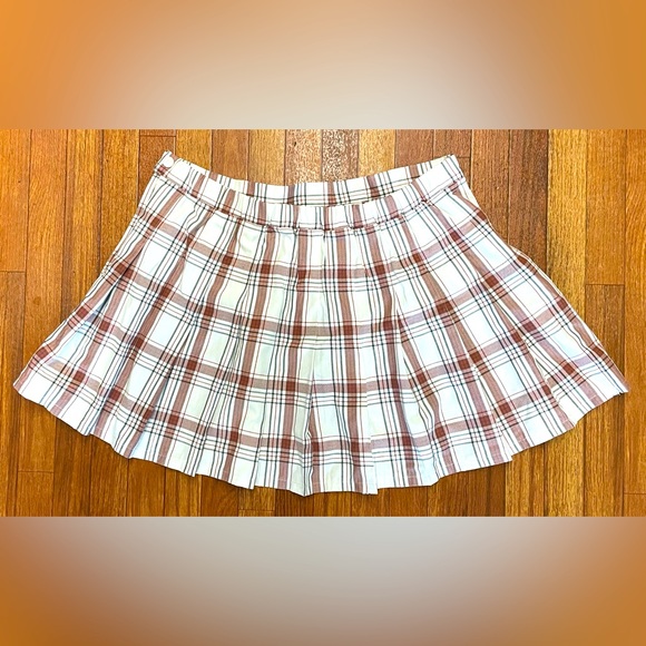 Aerie Class Act Pleated Skirt in the color Twilight - Picture 2 of 13